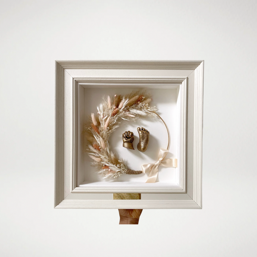 Off White Frame ft. Neutral wreath & brass casts