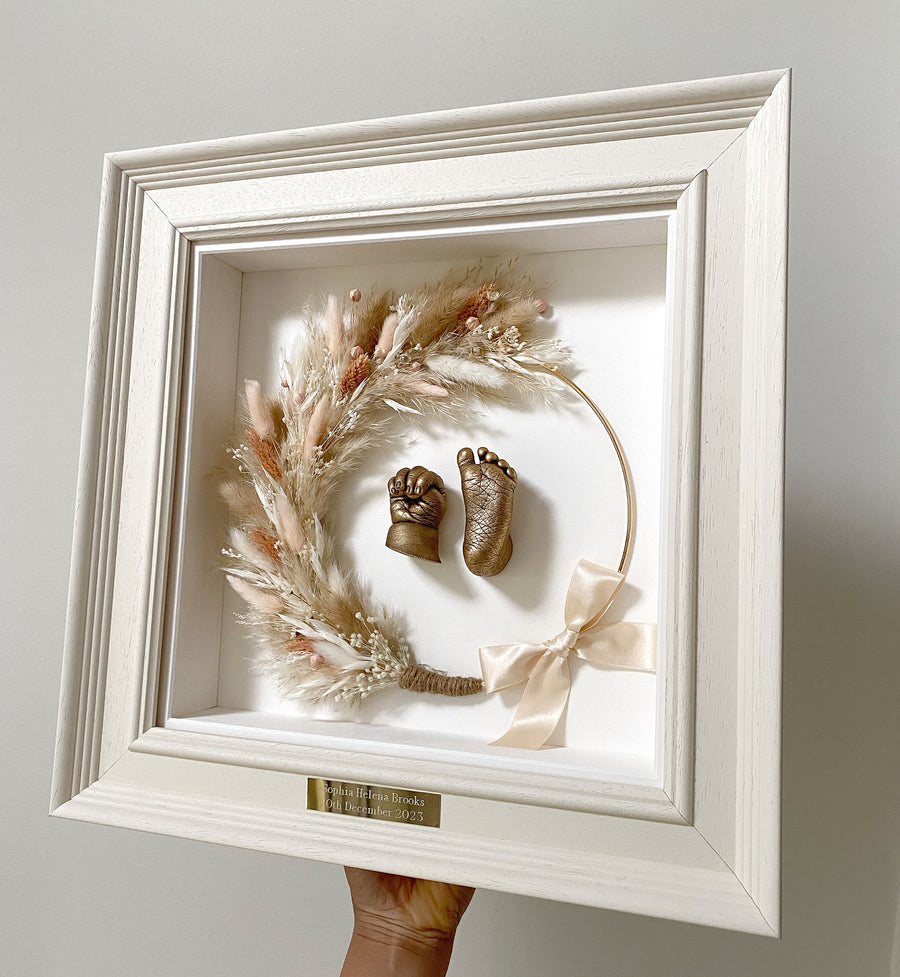 Off White Frame ft. Neutral wreath & brass casts